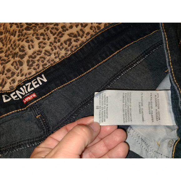 Denizen Levi's Cuffed Shorts Women's Size 18 Denim 5 Pockets Regular Fit (AJ24) - Picture 3 of 5